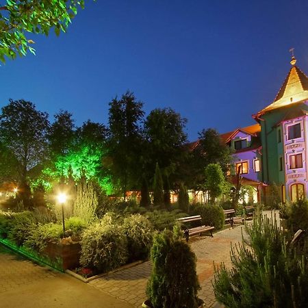 Vinski Dvor Palić Buitenkant foto