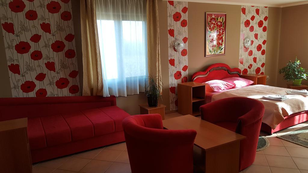 Vinski Dvor Palić Buitenkant foto