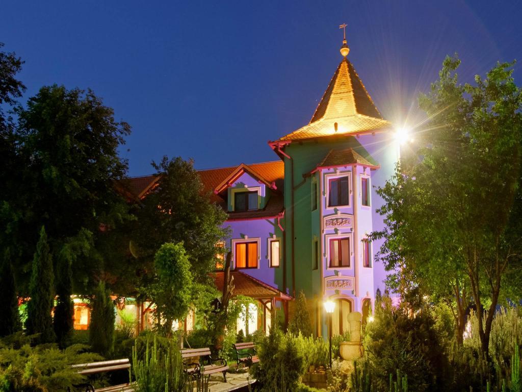 Vinski Dvor Palić Buitenkant foto