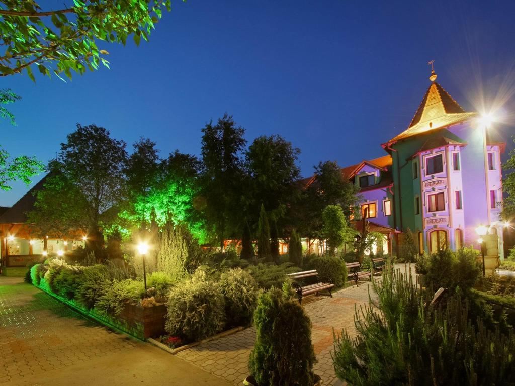 Vinski Dvor Palić Buitenkant foto