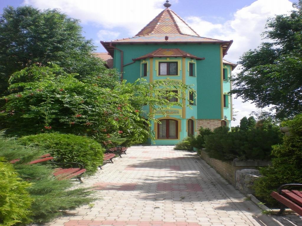 Vinski Dvor Palić Buitenkant foto
