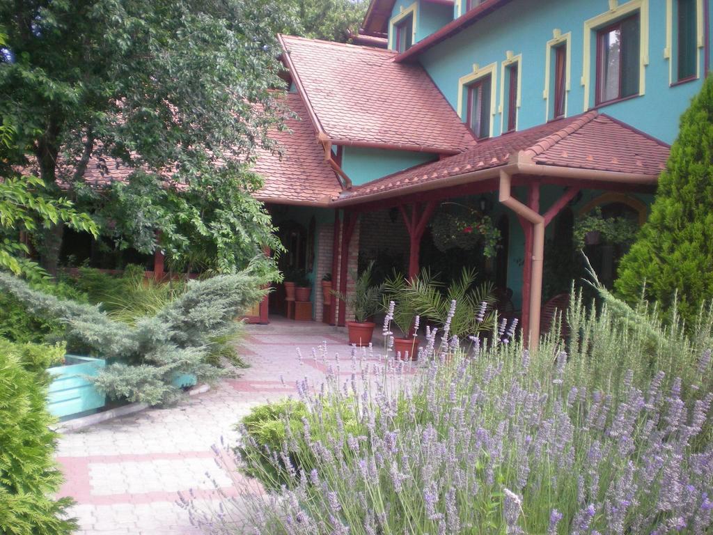 Vinski Dvor Palić Buitenkant foto
